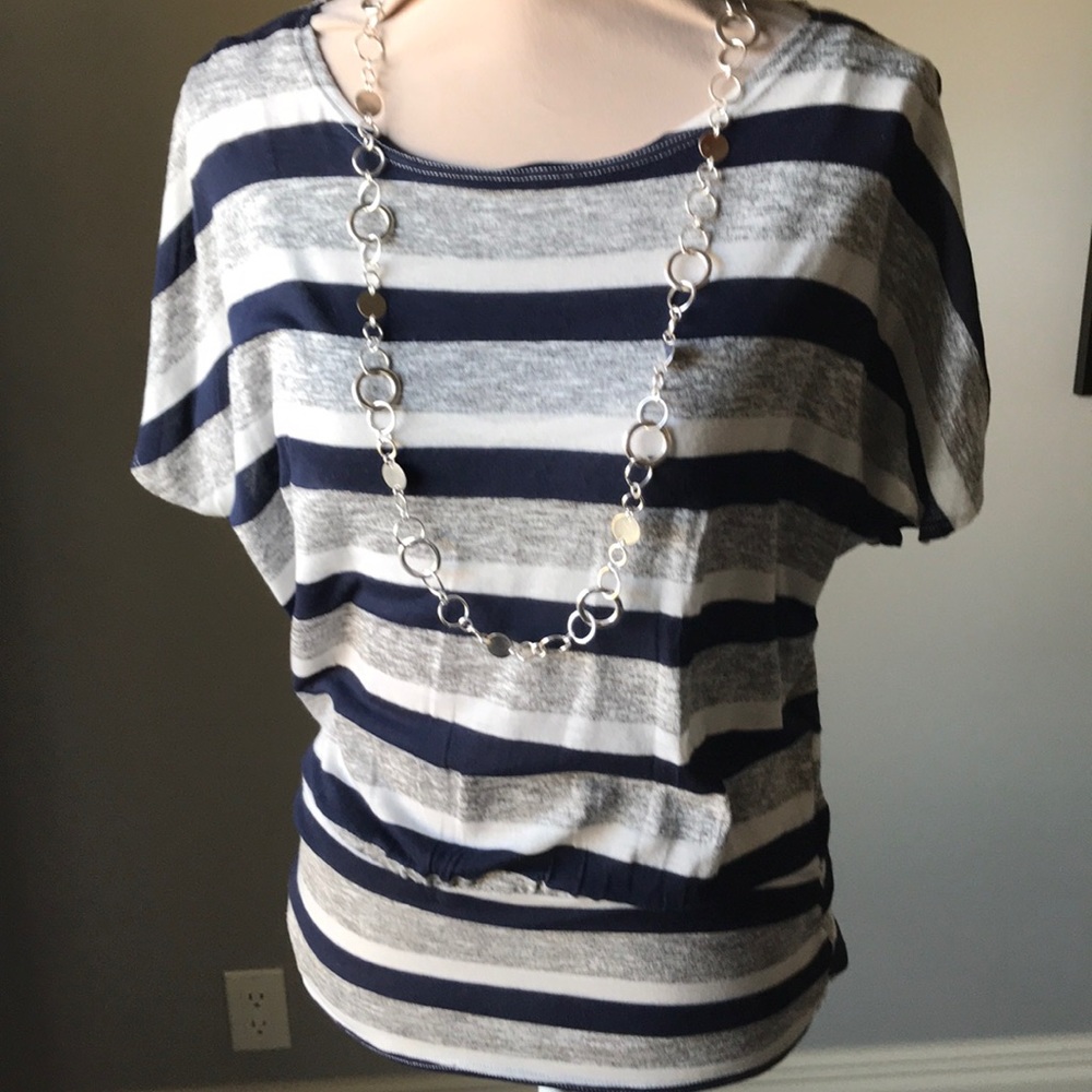 Cute flattering top.
